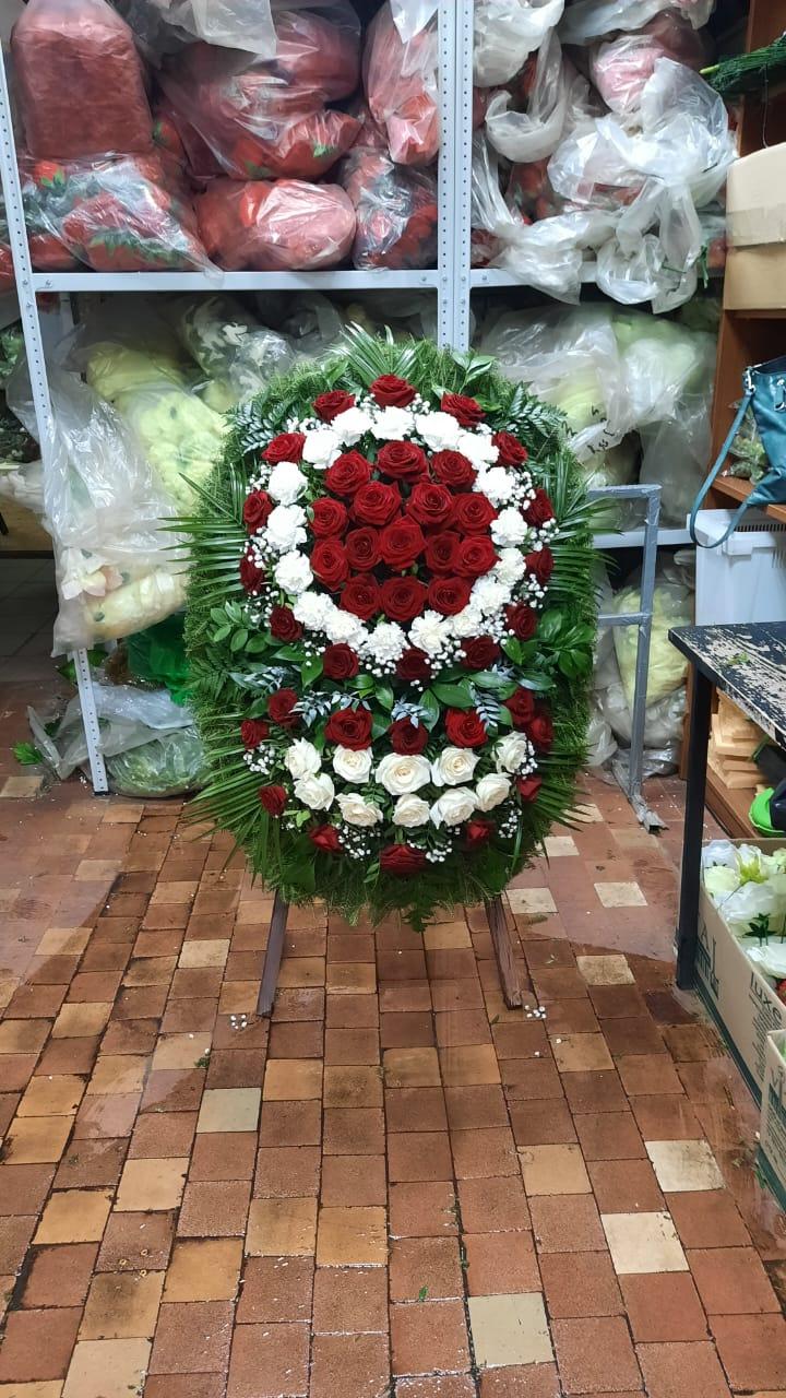 Венок из живых цветов 18