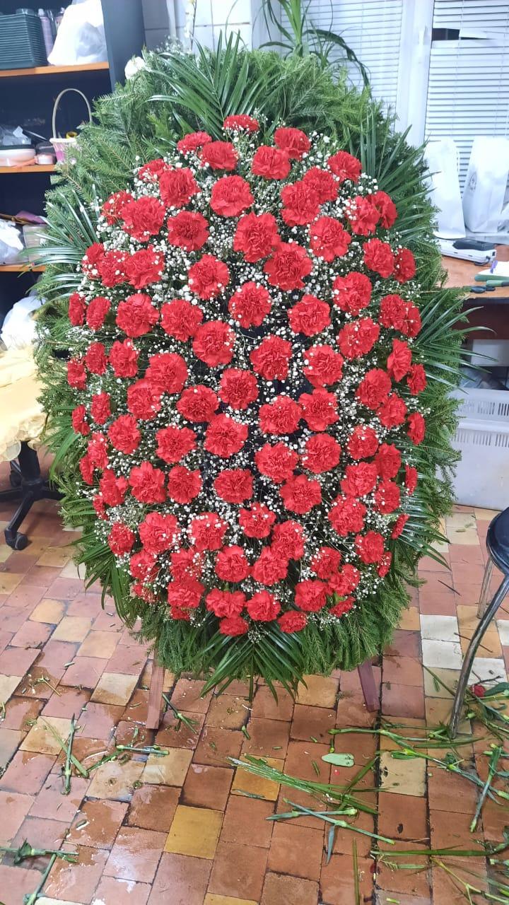 Венок из живых цветов 26