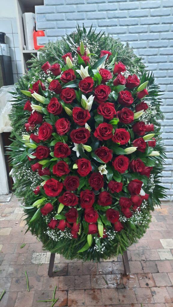 Венок из живых цветов 27