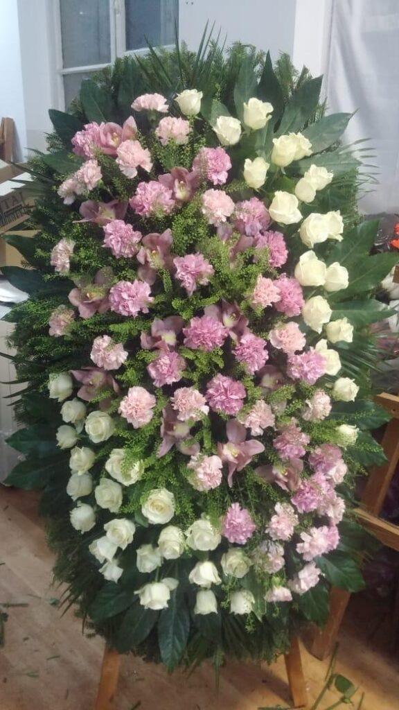 Венок из живых цветов 8